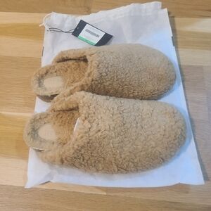 INTENTIONALLY BLANK Tan Fuzzy Slippers